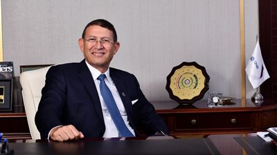 رئيس QNB : المركزي لم يضع حدود للسحب النقدي من العملات الأجنبية وترك تحديد هذا الأمر للبنوك