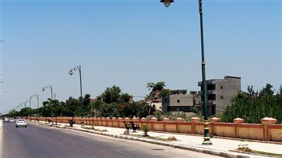 طقس البحيرة شديد الحرارة نهارًا معتدل ليلًا والرطوبة 47%