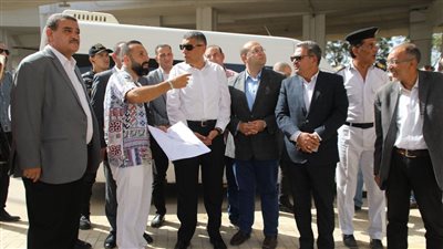 محافظ الجيزة يتابع أعمال التطوير الجارية بمحيط المتحف المصري الكبير