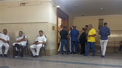 بملابس سوداء.. وصول أسرة حبيبة الشماع لحضور جلسة النطق بالحكم على سائق أوبر