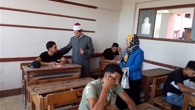طلاب الثانوية الأزهرية يؤدون امتحاني القرآن والحديث بالإسماعيلية 