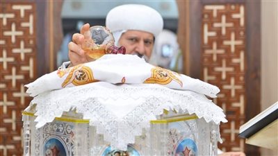 الأنبا ماركوس يشارك الأقباط احتفالاتهم في عيد العذراء.. شاهد