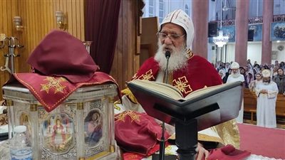 الأنبا إشعياء يترأس احتفالات بعيد العذراء بطهطا..بالصور