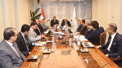 وزير التعليم العالي يتابع موقف مشروعات جامعتي العلمين والمنصورة الجديدة