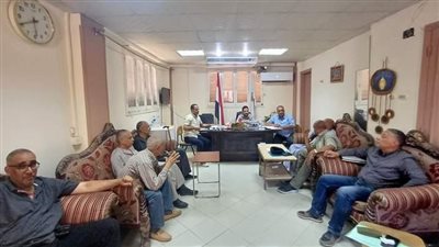 مدير عام التعليم بأبو تشت يشهد الاجتماع الدوري  لمجلس الأمناء