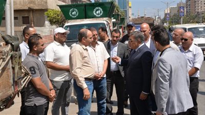 محافظ الدقهلية يشهد استلام 70 صندوق قمامة جديد 
