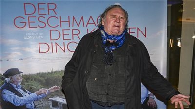 المدعي العام الفرنسي يطالب بمحاكمة الممثل ديبارديو بتهمة الاغتصاب