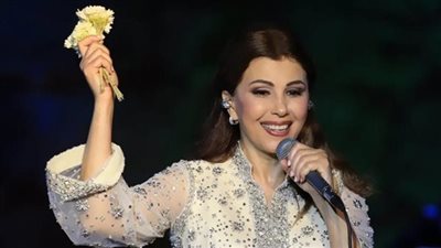 مطرب ينتقد ماجدة الرومي.. صوتها نشاز 