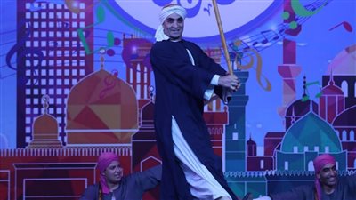 إقبال جماهيري على استعراضات فرقة 