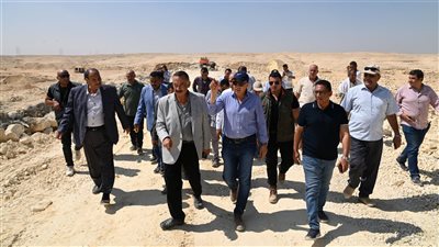 وزير الري يتفقد حالة منشآت ومخرات السيول في محافظة بني سويف