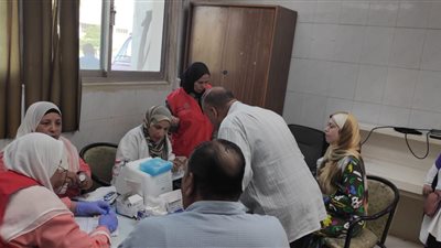 مصنع إنتاج وإصلاح المدرعات ينظم قافلة طبية للعاملين 