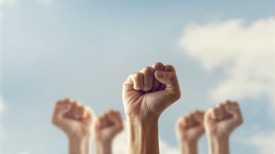 لماذا يحب الله المؤمن القوي.. الأسباب والصفات