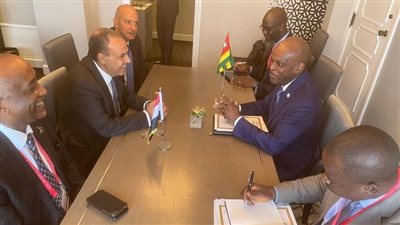 وزير الخارجية والهجرة يلتقي نظيره في توجو على هامش اجتماعات مؤتمر 