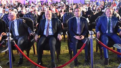 رئيس جامعة سوهاج يشارك فى حفل تخرج طلاب الأكاديمية العربية للعلوم والتكنولوجيا