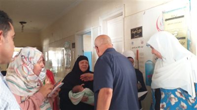 وكيل صحة الفيوم يستجيب لطلب سيدة باستخراج شهادة ميلاد لنجلتها 