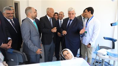 وزير التعليم العالي يفتتح مستشفى الأكاديمية العربية بالعالمين 