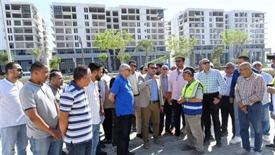  وزير الإسكان يتفقد الوحدات والفيلات والمرافق والطرق بكمبوند 