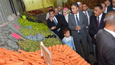 وزير التموين يوجه بطرح الخضروات والفاكهة في المجمعات الاستهلاكية بأسعار مخفضة 