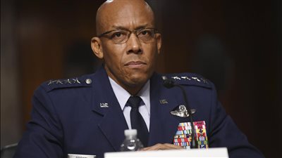 رئيس هيئة الأركان الأمريكية المشتركة يؤكد سعيه الدائم لتكريس الأمن والاستقرار بالمنطقة