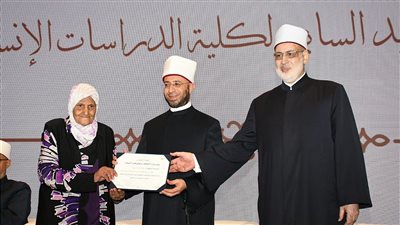 وزير الأوقاف يُكرِّم عددًا من الشخصيات المؤثرة في المجتمع
