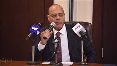  وزير العمل يُقرر إيقاف نشاط شركتين لإلحاق عمالة بالخارج