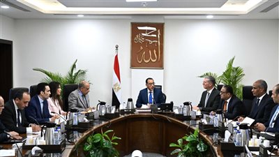 رئيس الوزراء يُتابع مشروعات شركة 