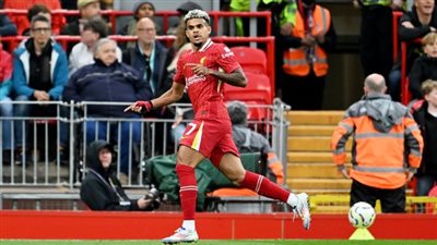 دياز يضع ليفربول في المقدمة أمام برينتفورد بالشوط الأول 