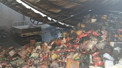 خلف خسائر مادية.. السيطرة على حريق شب في محزن للمواد الغذائية بقنا