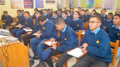 30 % لاختبارات الفصل الدراسي في الصف الأول الثانوي 