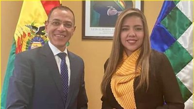 السفير المصري ببوليفيا يناقش تطورات الأوضاع في الشرق الأوسط مع متحدثة الحكومة