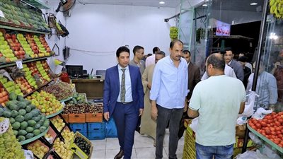 محافظ سوهاج يتفقد منافذ بيع الخضروات والفاكهة      