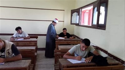 طلاب الثانوية الأزهرية يؤدون امتحانات الاستاتيكا والصرف 