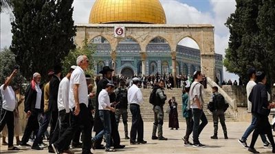 عشرات المستوطنين يقتحمون الأقصى تحت حماية شرطة الاحتلال الإسرائيلي