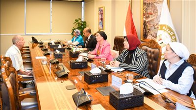 وزيرة البيئة تلتقي عددا من العاملين لبحث مقترحاتهم ودفع مسيرة العمل 