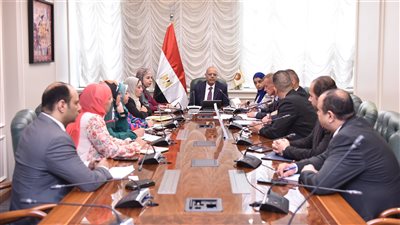 وزير العمل يلتقى وفداً من الشركة المنفذة لمشروع محطات الضبعة النووية