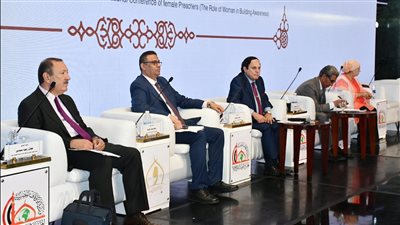 الأمين العام لرابطة الجامعات الإسلامية يترأس الجلسة العلمية الرابعة لمؤتمر(دور المرأة في بناء الوعي)