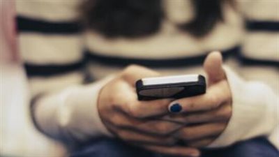 أضرار  قضاء الوقت أمام الشاشات في العشرينيات على صحة الجسم 