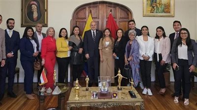 سفير مصر يروج للسياحة والاستثمار مع مسئولين بالإكوادور 