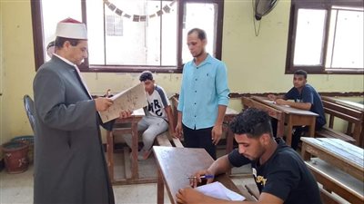طلاب دور ثان ثانوية أزهرية يؤدون امتحاني التفاضل والنحو بمعاهد الإسماعيليّة 
