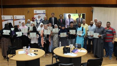 مناقشة الكتابة الأكاديمية بدورة في جامعة القاهرة 
