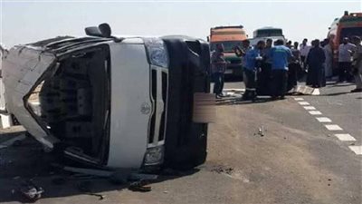 بسبب تهور السائق.. إصابة 11 شخصًا أعلى الطريق الصحراوي في حادث مروري