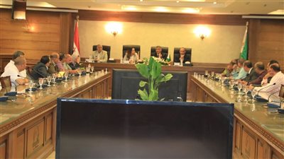 محافظ الجيزة يكلف رؤساء الأحياء بتوفير مواقع ثابتة لإقامة منافذ سلعية دائمة