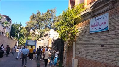 تباين آراء طلاب الثانوية العامة بين السهل والصعب في الاقتصاد والإحصاء بالإسكندرية 