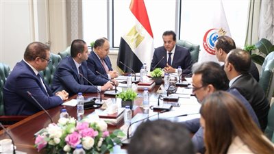 وزير الصحة يبحث الموقف التنفيذي للمرحلة للثانية لمنظومة التأمين الصحي الشامل 
