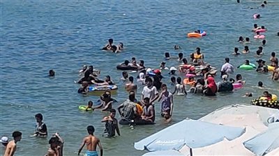 المصطافين تودّع شواطئ الإسكندرية استعدادا للمدارس