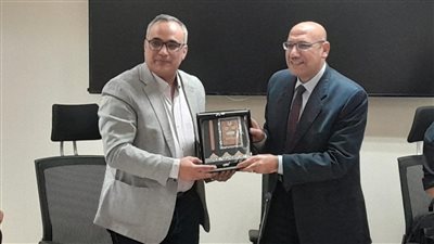 تكريم عمرو البسيوني في اجتماع قيادات هيئة قصور الثقافة