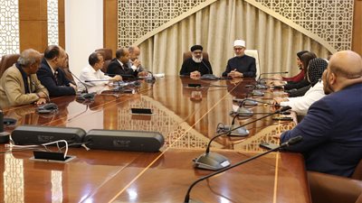 المفتي: المسؤولية مشتركة بين الأزهر والإفتاء وبيت العائلة لنشر ثقافة الحوار 