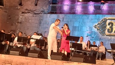 مدحت صالح يقدم مفاجأة لجمهور حفل محكى القلعة (شاهد)