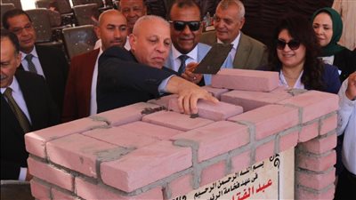 رئيس هيئة تنمية الصعيد يضع حجر أساس مجمع الصناعات بقرية الصفا بأسيوط