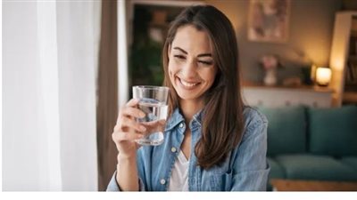 خطورة شرب المياه أثناء الوقوف